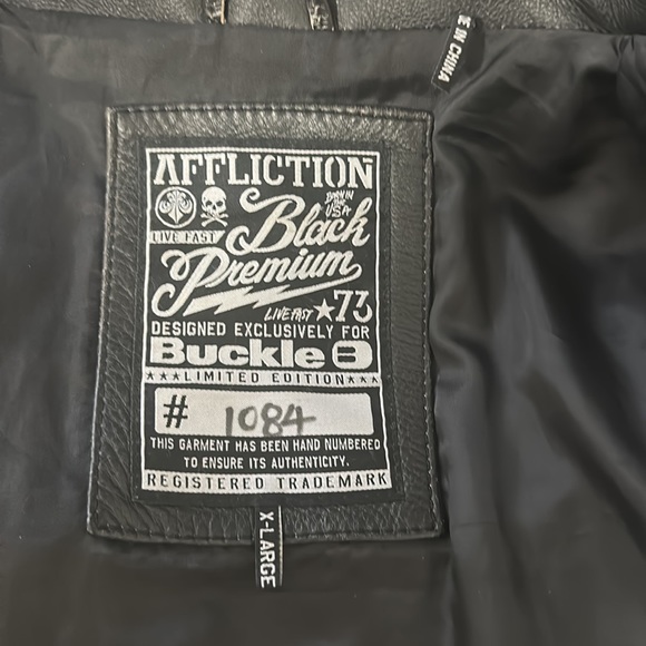 Mens authentic limited edition
Affliction biker leather jacket. Size X-Large - Picture 5 of 5